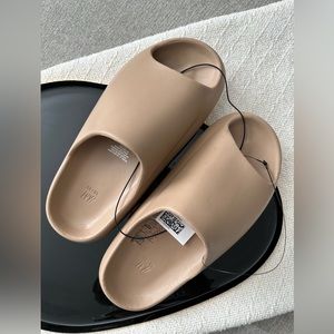 H&M Tan/Beige slides